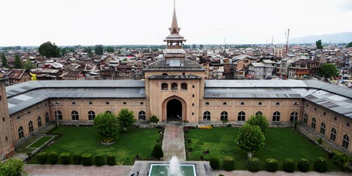 Keşmirliler 4 Ay Sonra İlk Kez Cuma Namazı Kılacaklar