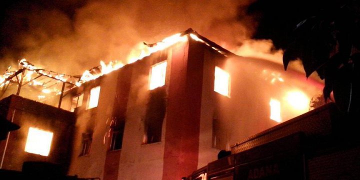 Adana'da Özel Öğrenci Yurdunda Yangın: 12 Kişi Hayatını Kaybetti