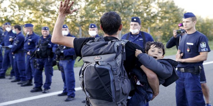Macar Polisine Taş Atan Suriyeliye 10 Yıl Hapis!