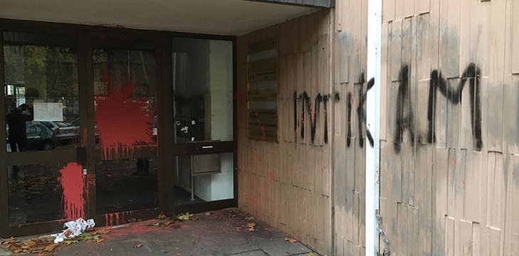 PKK’lılar Almanya’da Türkiyelilere Ait Binalara Saldırdı!