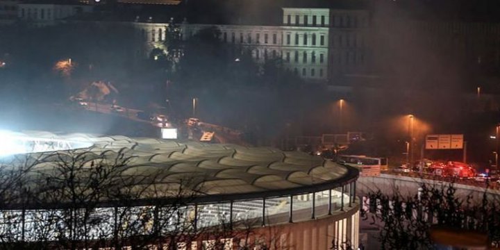 Vodafone Arena’dan Çıkan Çevik Kuvvet Otobüsüne Saldırı