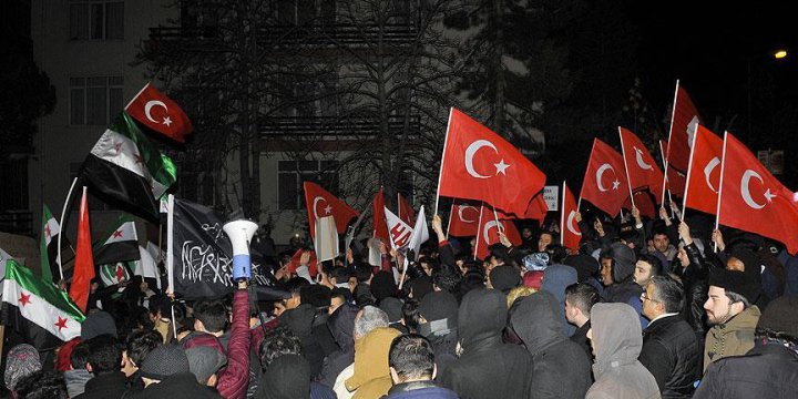 Rusya Büyükelçiliği Önünde 'Halep' Protestosu