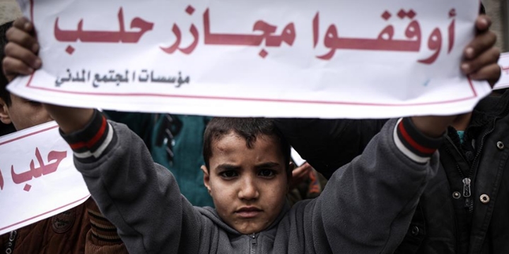 Gazzeli Çocuklar Halep’teki Katliamları Protesto Etti