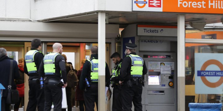 Londra'da Tesettürlü Kadına Saldırı
