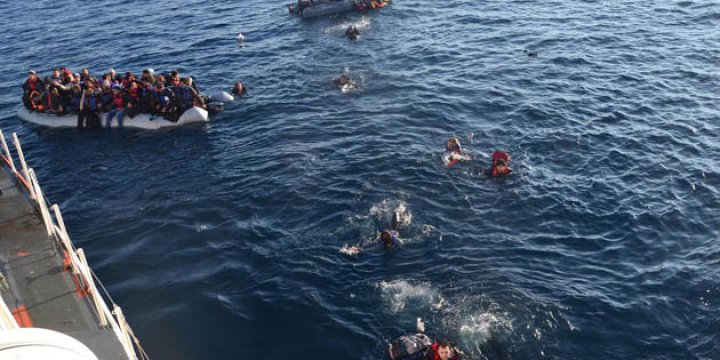 Ayvalık'ta Sığınmacı Teknesi Battı: 5 Ölü