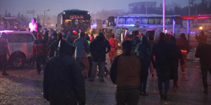 Halep’ten Tahliye Edilenler İdlib'te Ağırlanıyor