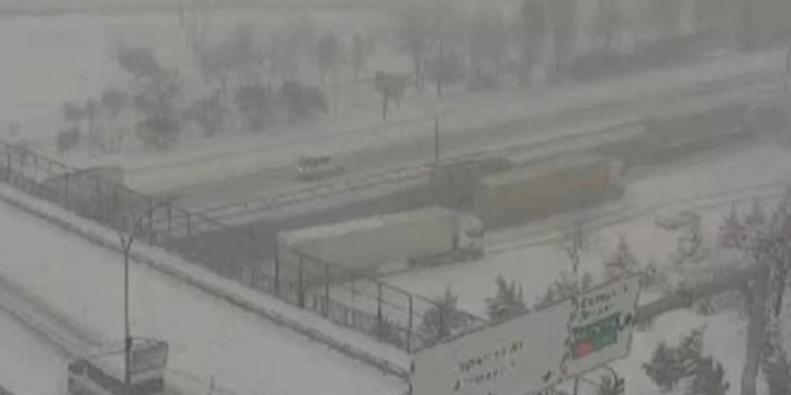 İstanbul’da 9 TIR'ın Karıştığı Zincirleme Kaza TEM'i Kapattı