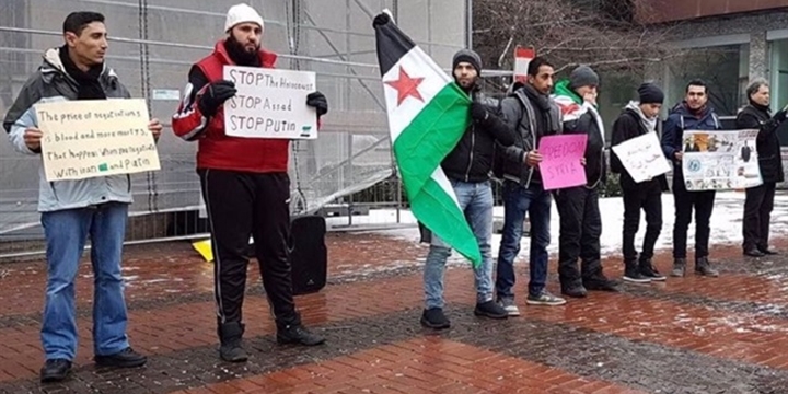 Almanya’da Suriye Protestosu: Esed, Yönetimi Terk Etmeli