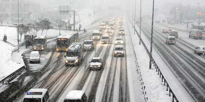 İstanbul’da Mesai Saatlerine Kar Ayarı