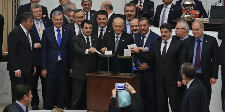 Anayasa Değişikliği Teklifinin 9. Maddesi de Kabul Edildi