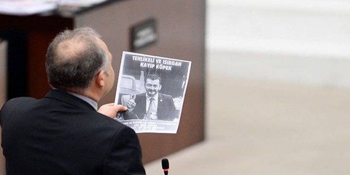 Ankara Sokaklarına 'Tehlikeli ve Isırgan Kayıp Köpek' Afişleri Asıldı