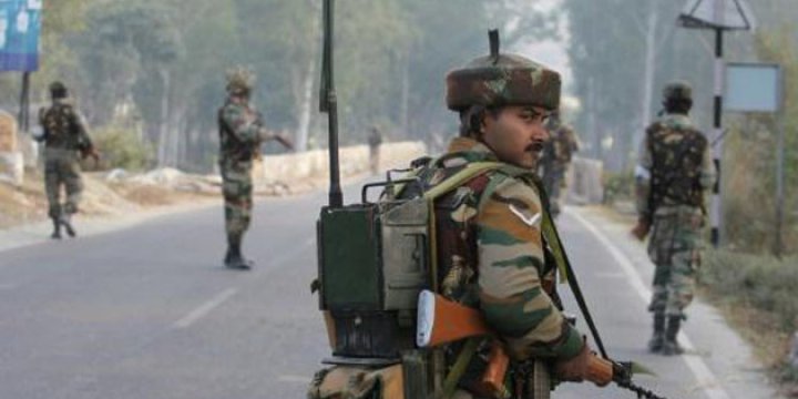 Keşmir'de Köy Basan Hint Askerleri 3 Sivil Direnişçiyi Katletti