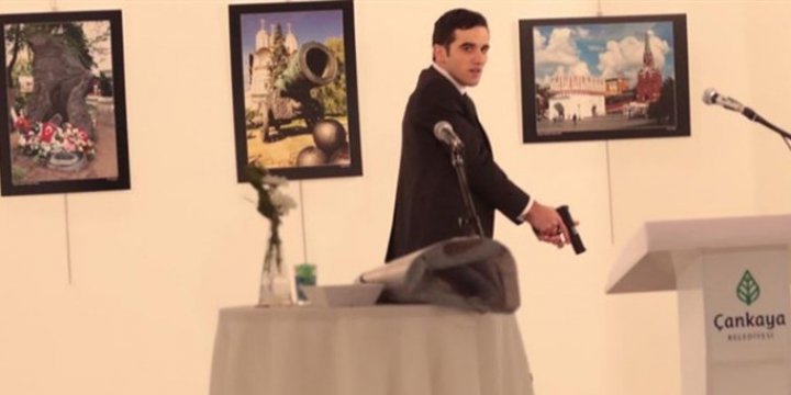 Karlov’u Öldüren Altıntaş Kimsesizler Mezarlığına Defnedildi!