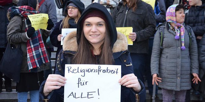 Avusturya'da Başörtüsü Yasağı Protesto Edildi