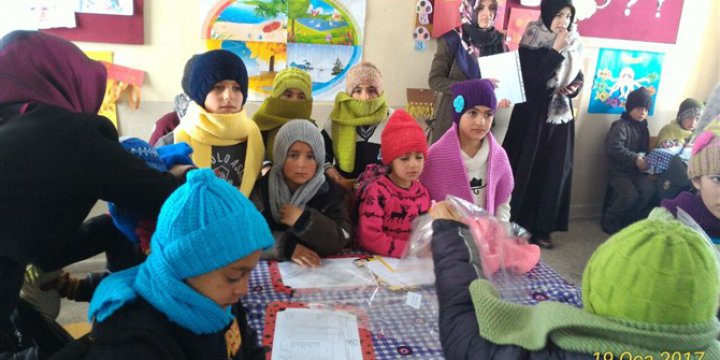 Hayırda Buluşanlar Topluluğu Minik Yürekleri Isıtmaya Devam Ediyor