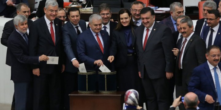 Anayasa Değişikliğinde 12 ve 13. Maddeler Kabul Edildi