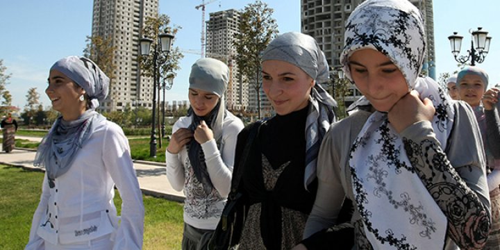 Rusların Yarısı Okulda Başörtüsüne Olumlu Bakıyor