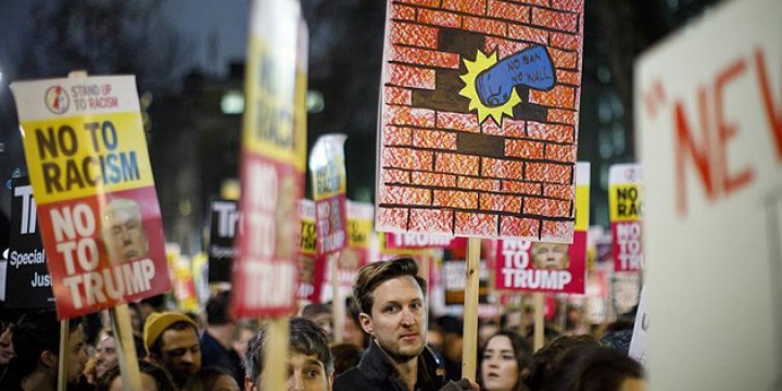 Trump'ı Davet Eden İngiltere Başbakanı May'e Tepkiler Artıyor