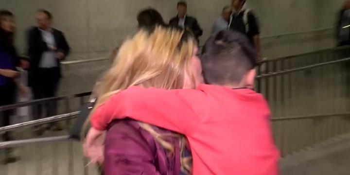 ABD’de 5 Yaşındaki Çocuğu Kelepçelediler!