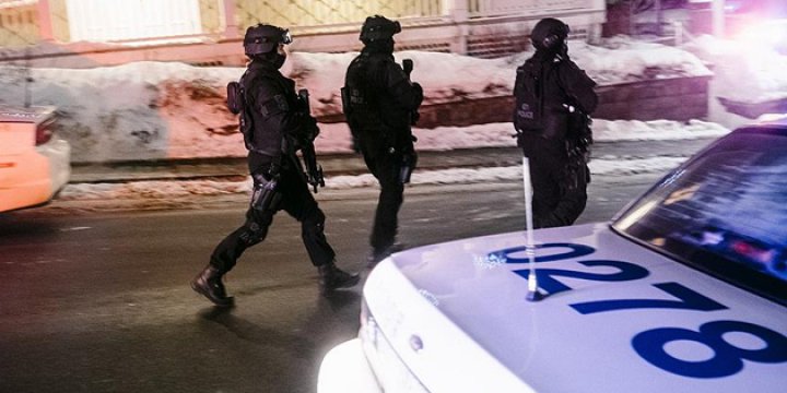 Kanada'da Camiye Taşlı Saldırı