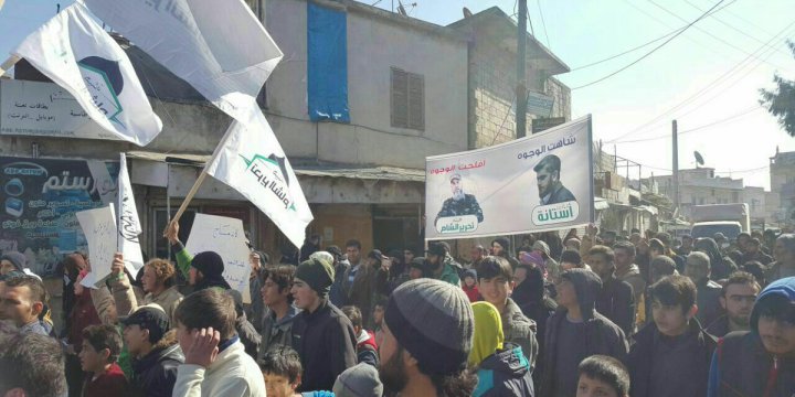 İdlib’deki Cuma Gösterisinde “Tahriru’ş-Şam’a Katılın” Çağrısı Yapıldı