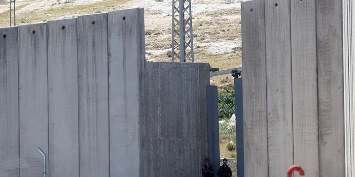 İşgalci İsrail “Ayrım Duvarı”nı İnşa Etmeye Devam Ediyor!