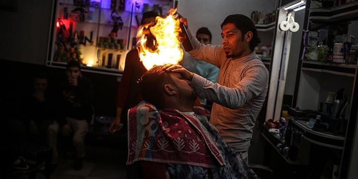 Gazzeli Berberden Elektrik Kesintilerine İlginç Çözüm