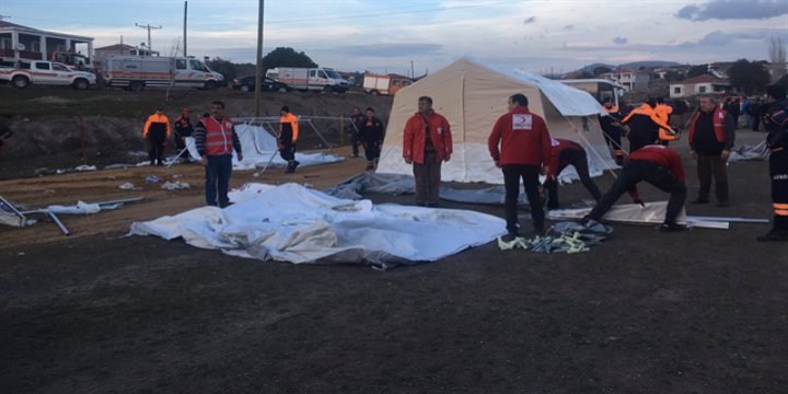 Çanakkale'deki Depremde 298 Ev Hasar Gördü