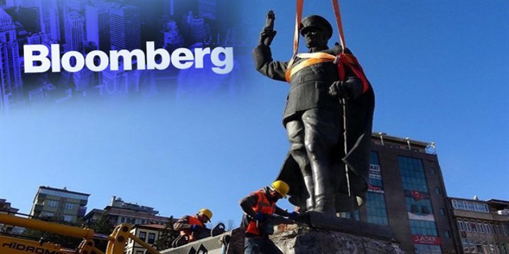 Bir Bloomberg Kalmıştı Mustafa Kemal Heykeline Sığınmayan