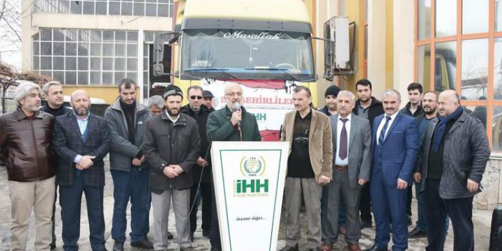 Konya’dan Suriye’ye 8 Tır Yardım