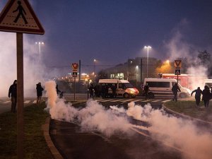 Paris'te Polis Şiddeti Protesto Edildi