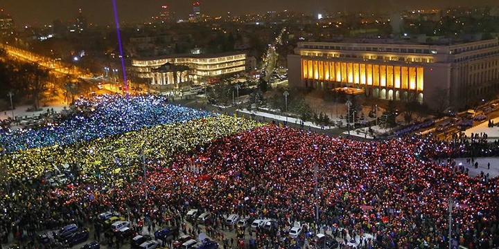 Romanya’da On Binlerce Kişi Hükümeti İstifaya Çağırdı