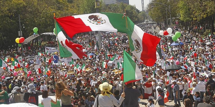 Meksika’da On Binlerce Kişi Trump’ı Protesto Etti