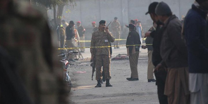 Pakistan'da Mahkemeye Canlı Bomba Saldırısı: 4 Ölü