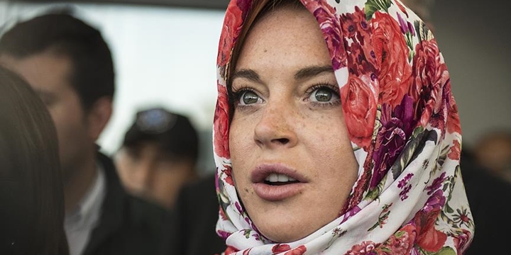 Lindsay Lohan Başörtüsü Nedeniyle Ayrımcılığa Uğradı!