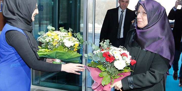 Üniversitesine 22 Yıl Sonra Başörtüsüyle Girdi