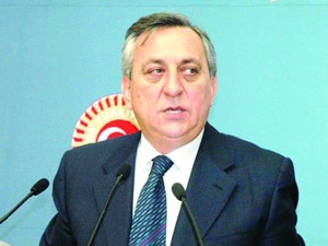 CHP: Anayasa'yı asla değiştirtmeyiz