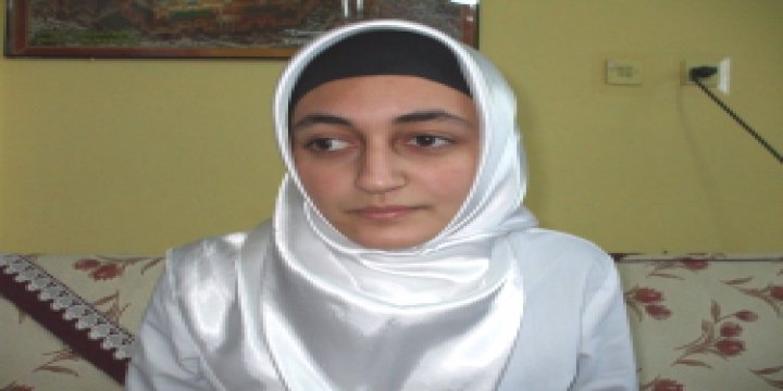 Pes Doğrusu! Başörtülü Öğrenciyi Kürsüden İndiren Müdüre Mükâfat Gibi Atama!