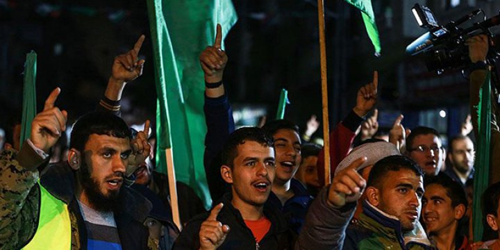 Gazze'de İşgalci İsrail'in Ezan Yasağına Protesto