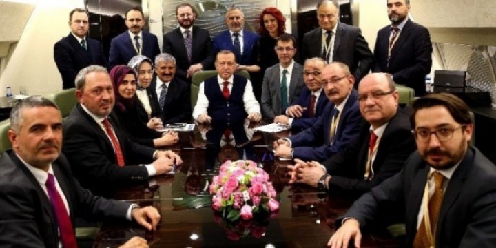 Cumhurbaşkanı Erdoğan Rusya Dönüşü Gündemdeki Gelişmeleri Değerlendirdi