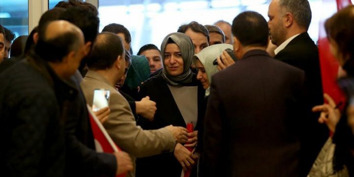 Hollanda’ya Girişi Engellenen Bakan Kaya İstanbul'a Döndü