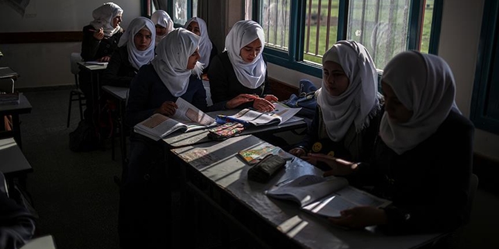 Gazze’de Silah Sesleri Altında Ders İşliyorlar!