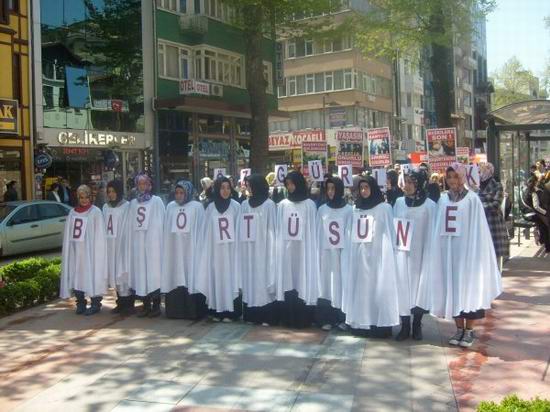 Direniş 5. Yılına Başörtüsü Yürüyüşü İle Girdi