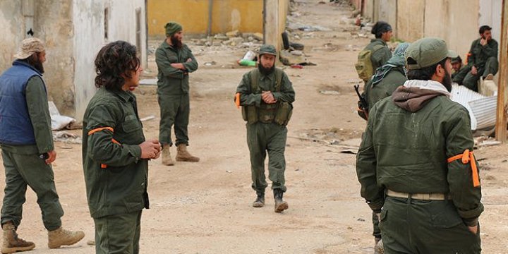 Direnişçiler Hama Merkezinin 3 Km Yakınına Ulaştı