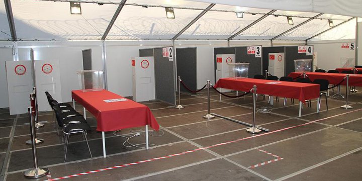Almanya'da Halk Oylaması İçin Sandıklar Hazır