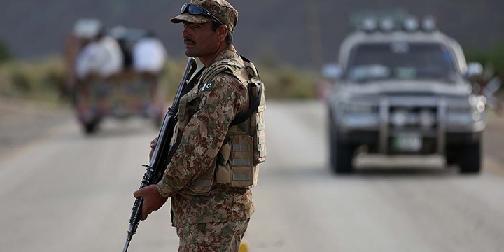 Pakistan ile Afganistan Sınırına Dikenli Tel Örülüyor!