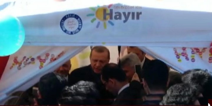 Cumhurbaşkanı Erdoğan, İstanbul'da "Hayır" Çadırına Girdi