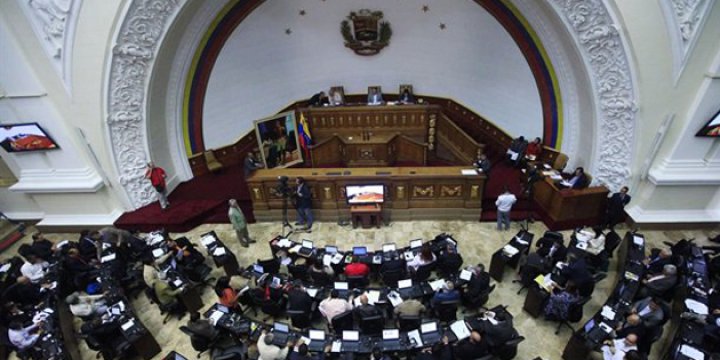 Venezuela'da Parlamentonun Yetkilerine El Konuldu