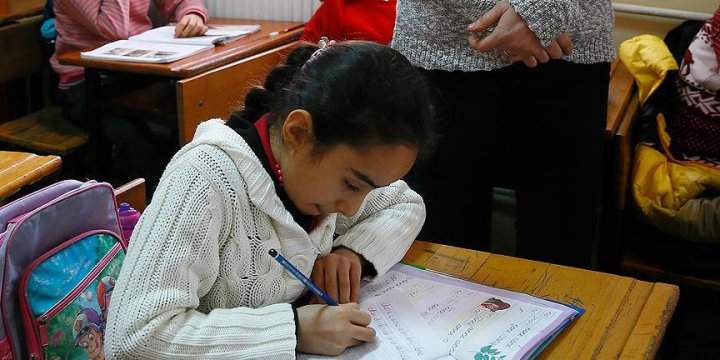 Milli Eğitim Bakanı Yılmaz'dan 'El Yazısı' Açıklaması