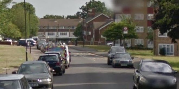 Londra’da 8 Kişi 17 Yaşındaki Bir Mülteciye Saldırdı!